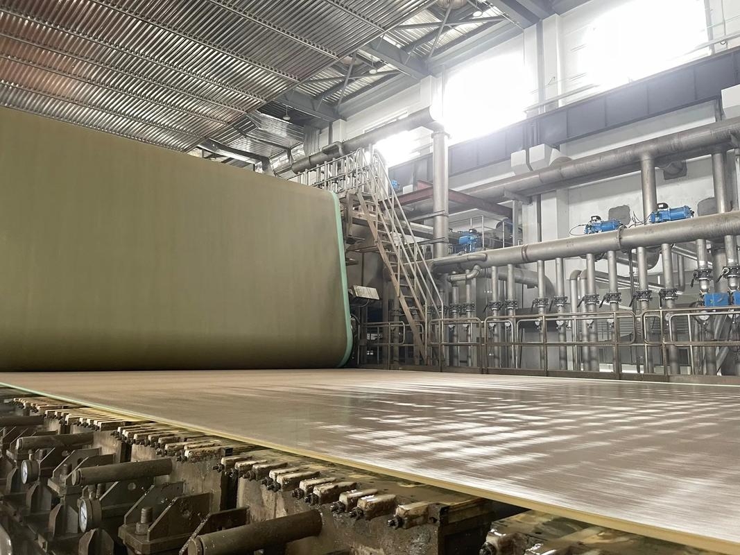 Vorrichtung zum Formen einer Papiermaschine