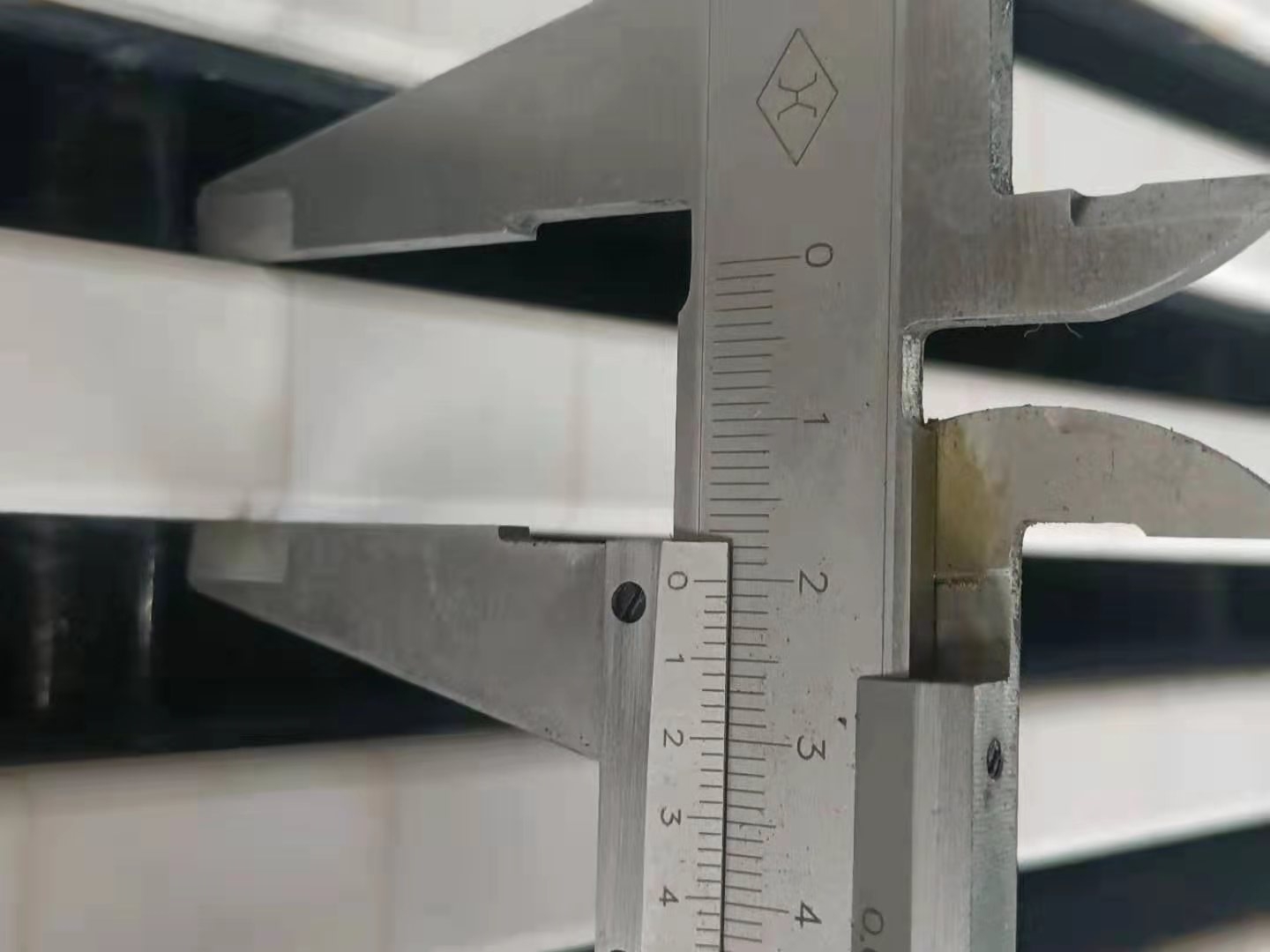 Papiermaschinenkeramikentwässerungselement