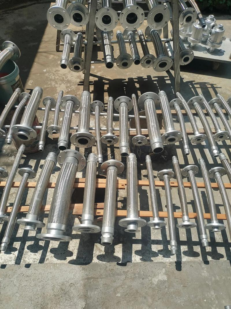 Flexibler Schlauch mit Drehgelenk