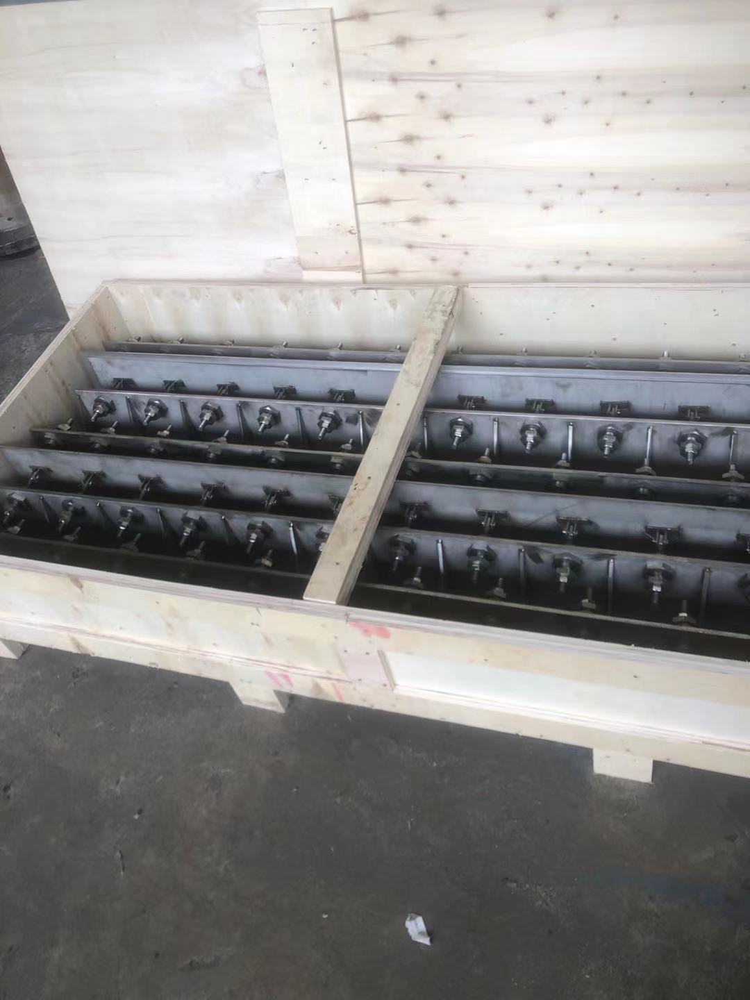 Lippe des Stoffauflaufkastens