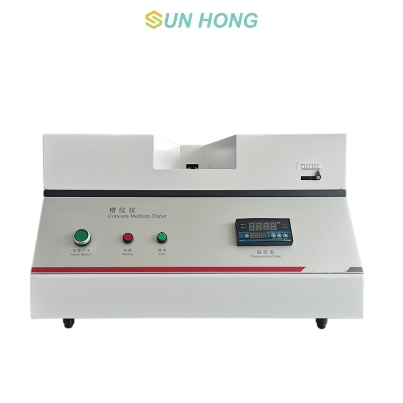 Vertikaler Fluter aus Pappe