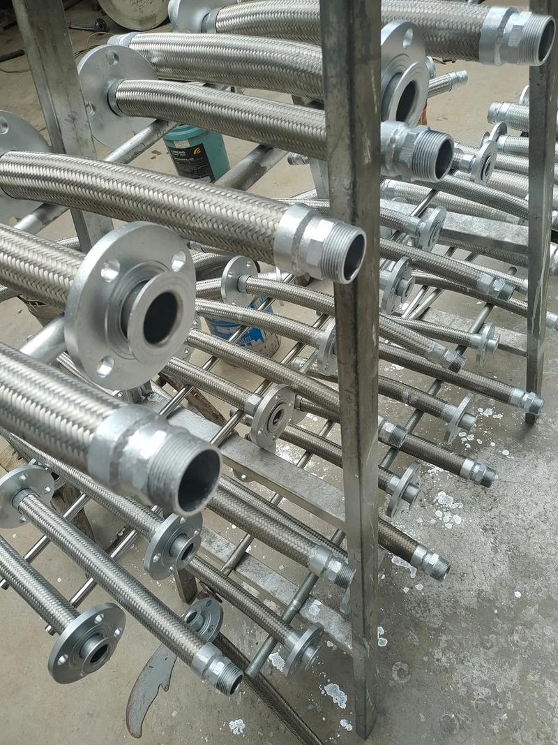 Flexibler Schlauch mit Drehgelenk