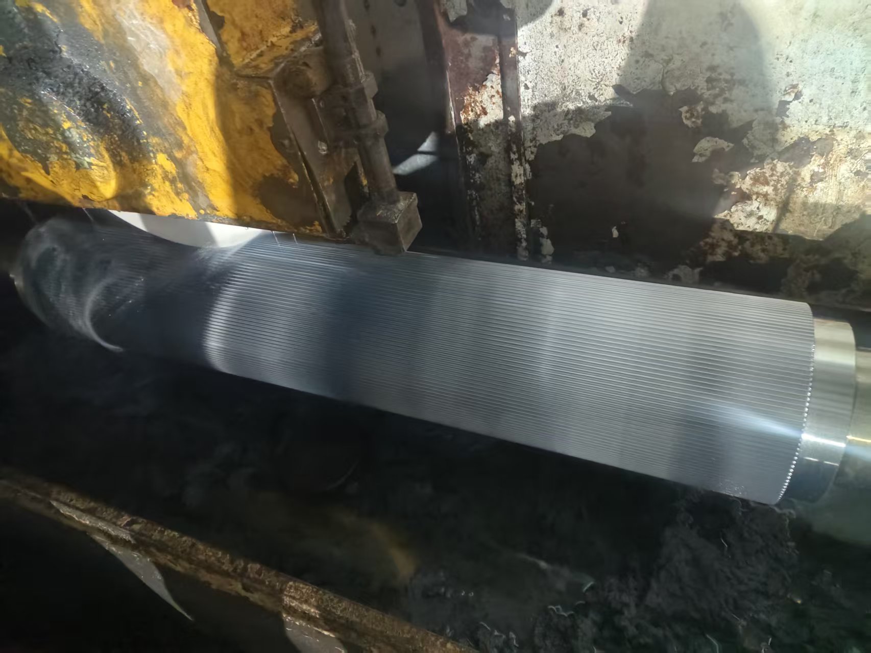 Mit Wolframcarbid beschichtete Riffelwalze 