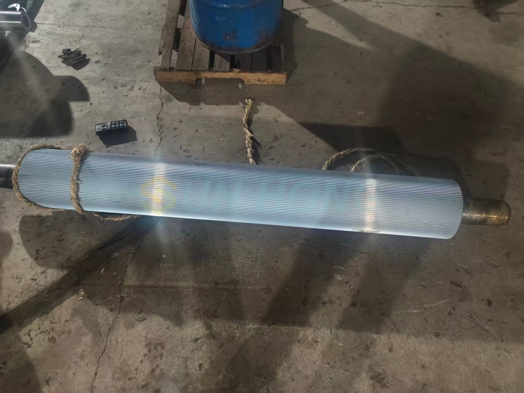 Mit Wolframcarbid beschichtete Riffelwalze 