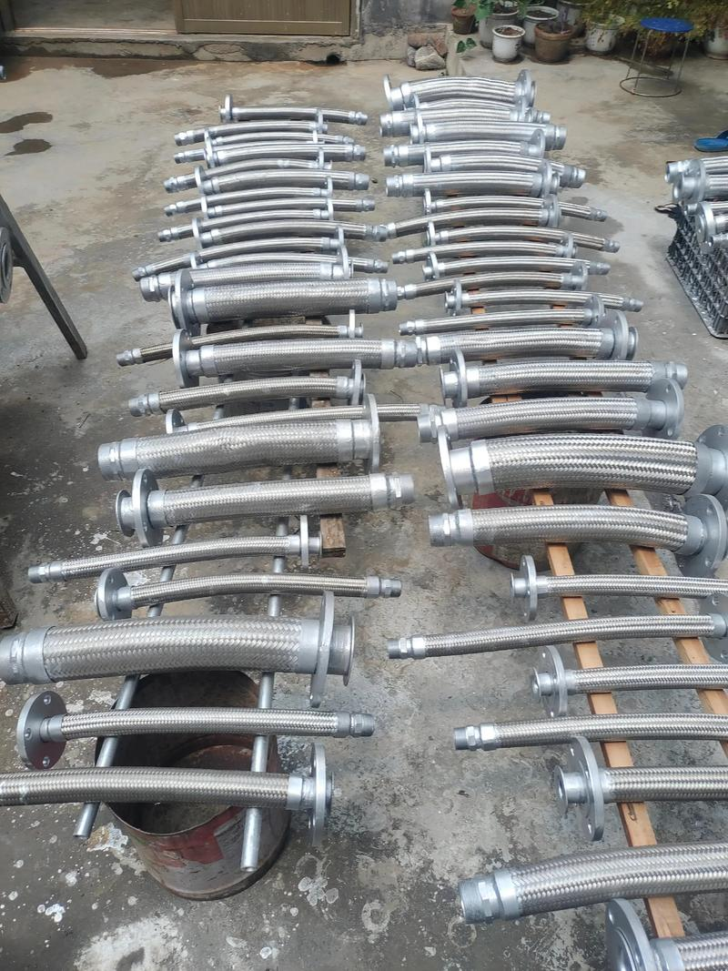 Flexibler Schlauch mit Drehgelenk